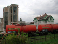 ブルガリアのぼろぼろ列車と工場